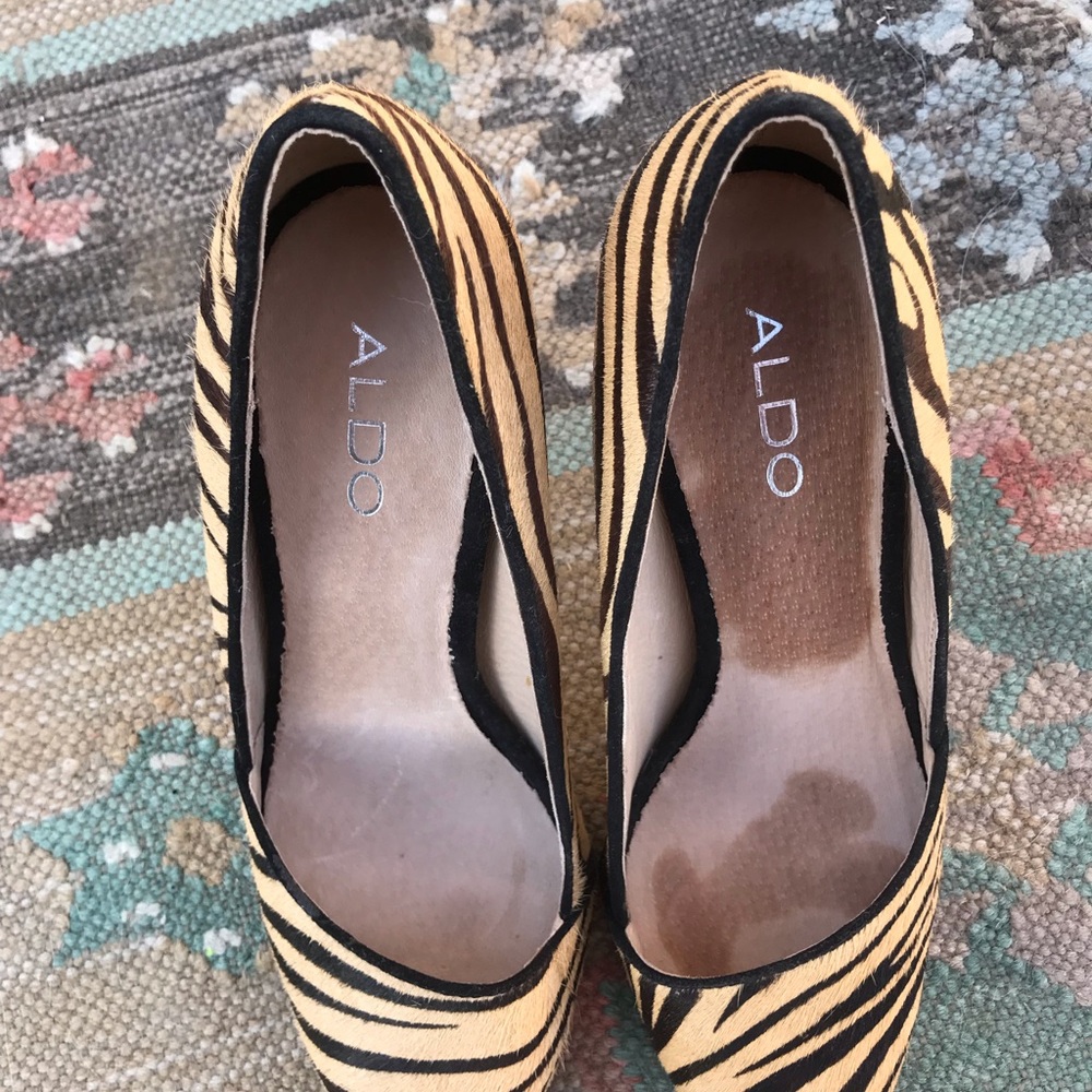 Aldo size 39 tiger print stilettos. - Picture 6 of 7